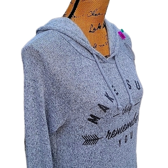 NWT Y2K The Hunger Games "Make Sure They Remember You" Exclusive Hooded Sweater - Picture 8 of 17